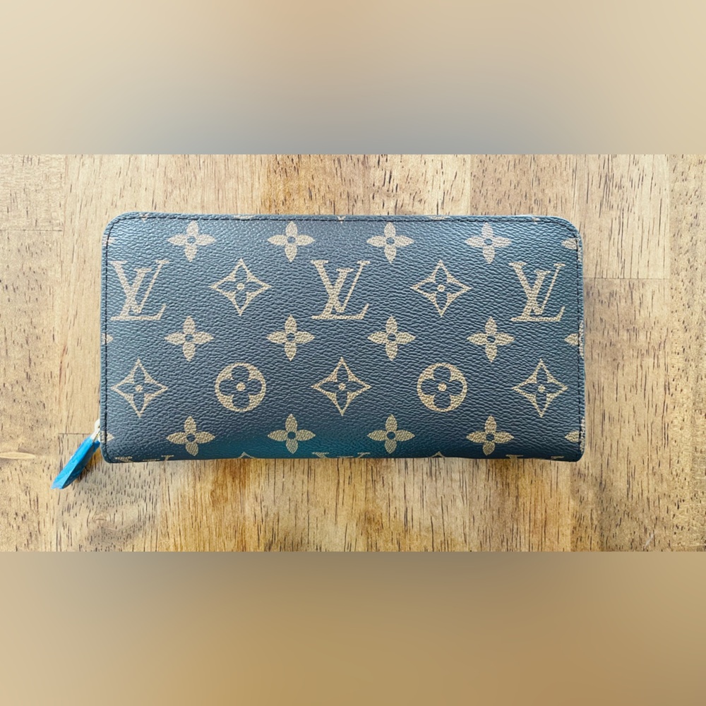 Louis Vuitton Zippy Wallet! BRAND NEW